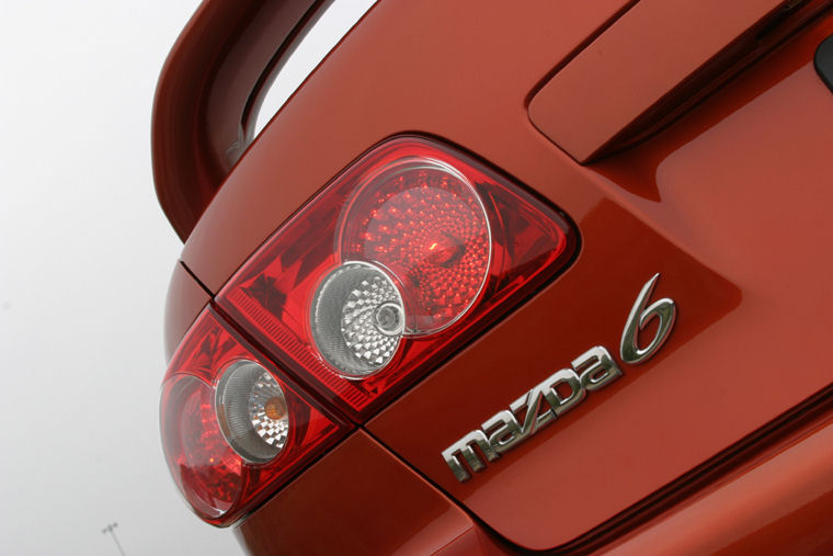 2004 Mazda 6i Sedan Tail Light - Picture / Pic / Image